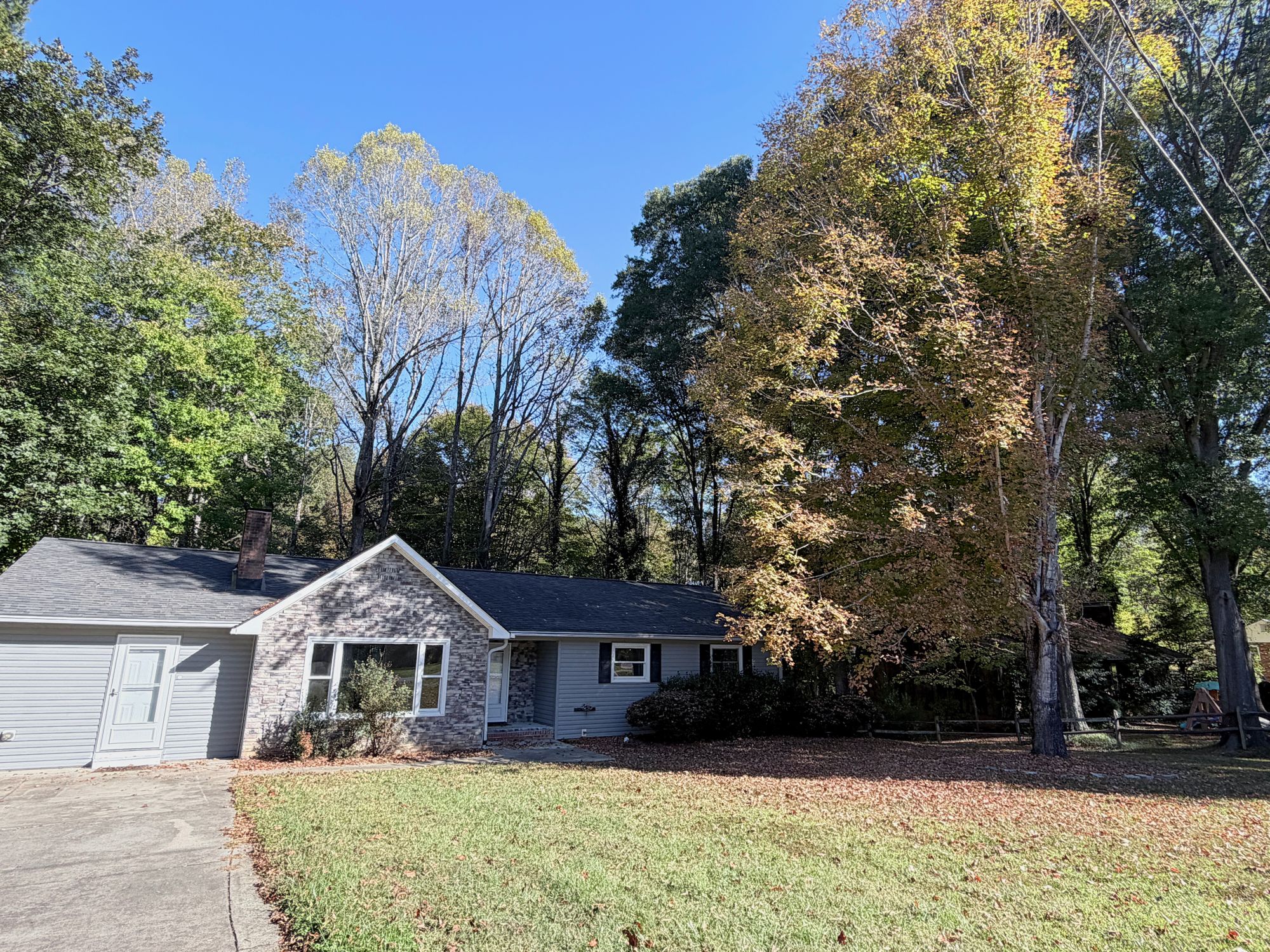 222 Pleasantview Drive — front exterior & driveway