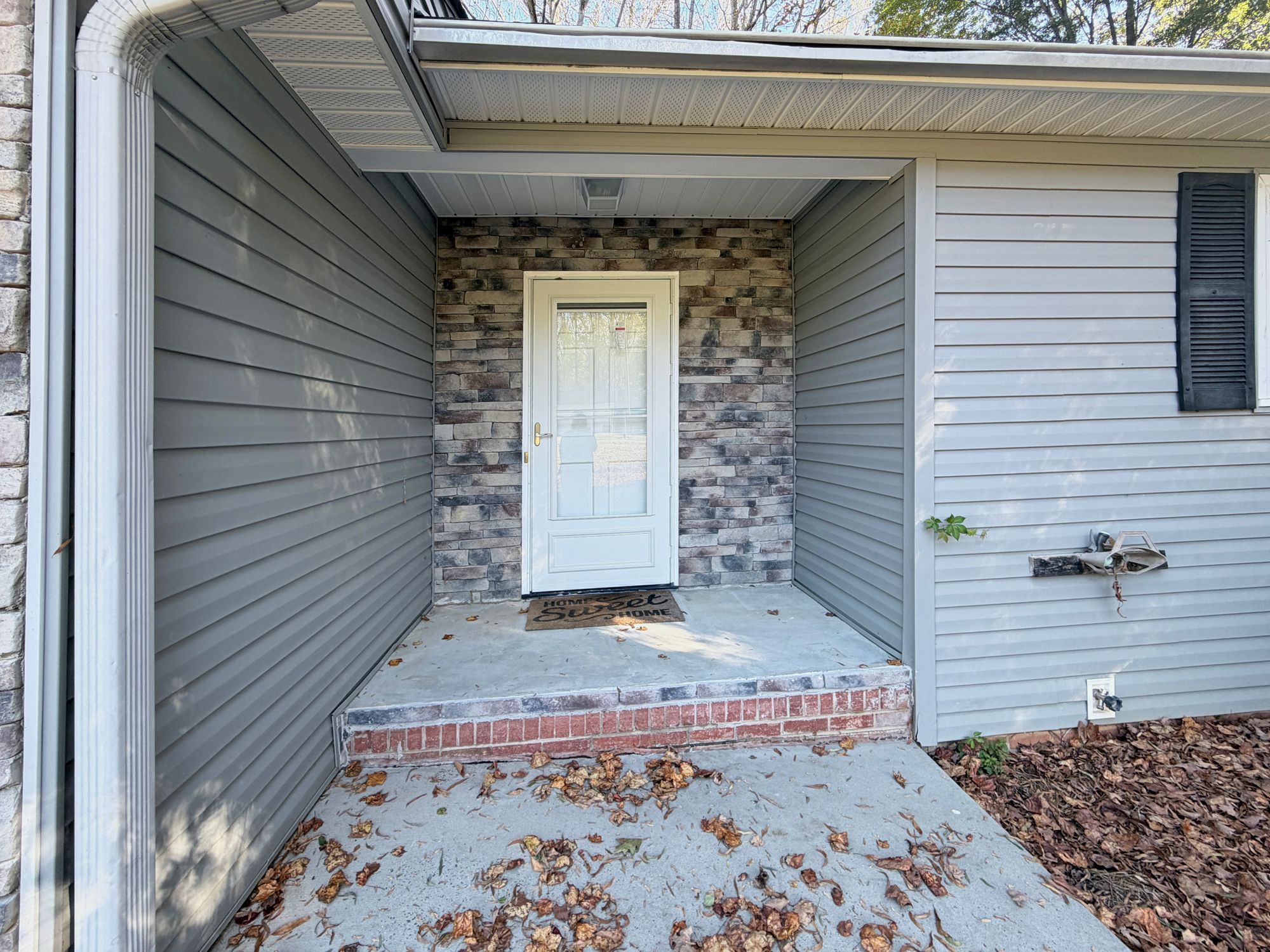 222 Pleasantview Drive — front entry