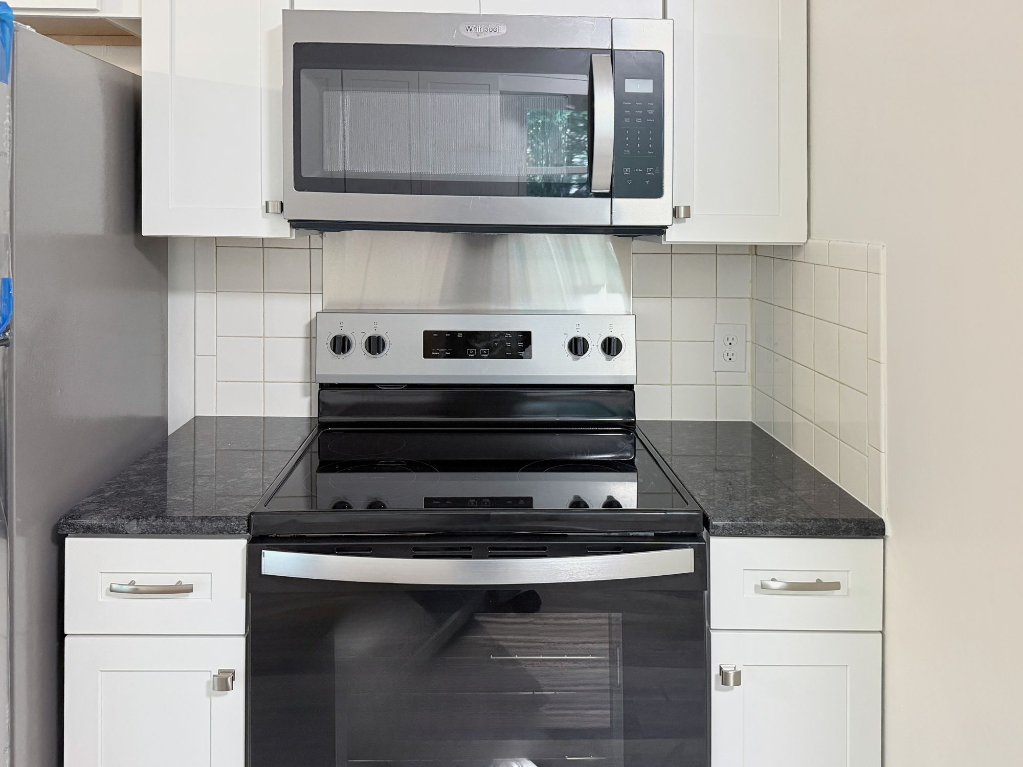 222 Pleasantview Drive — kitchen appliances