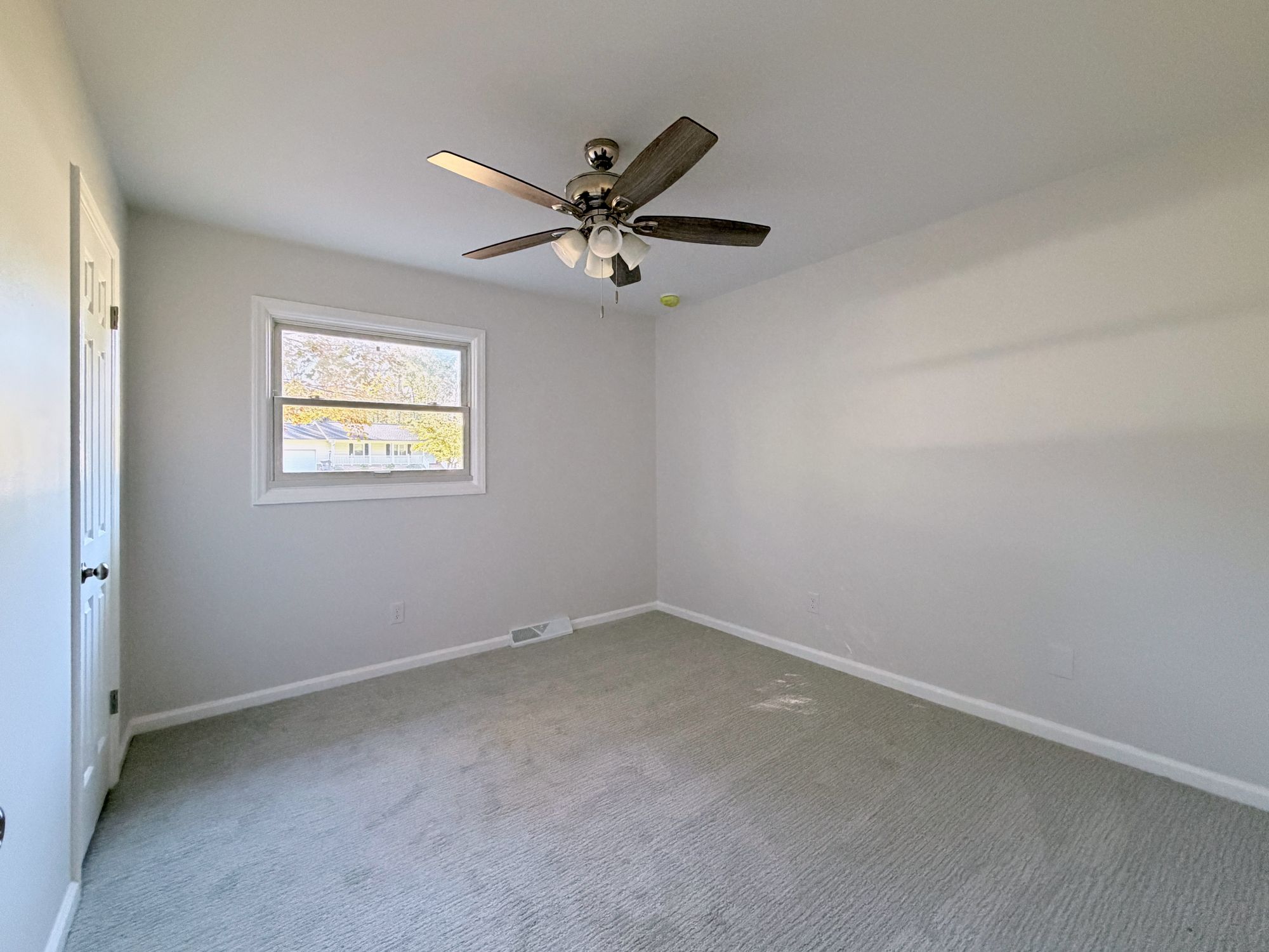 222 Pleasantview Drive — bedroom
