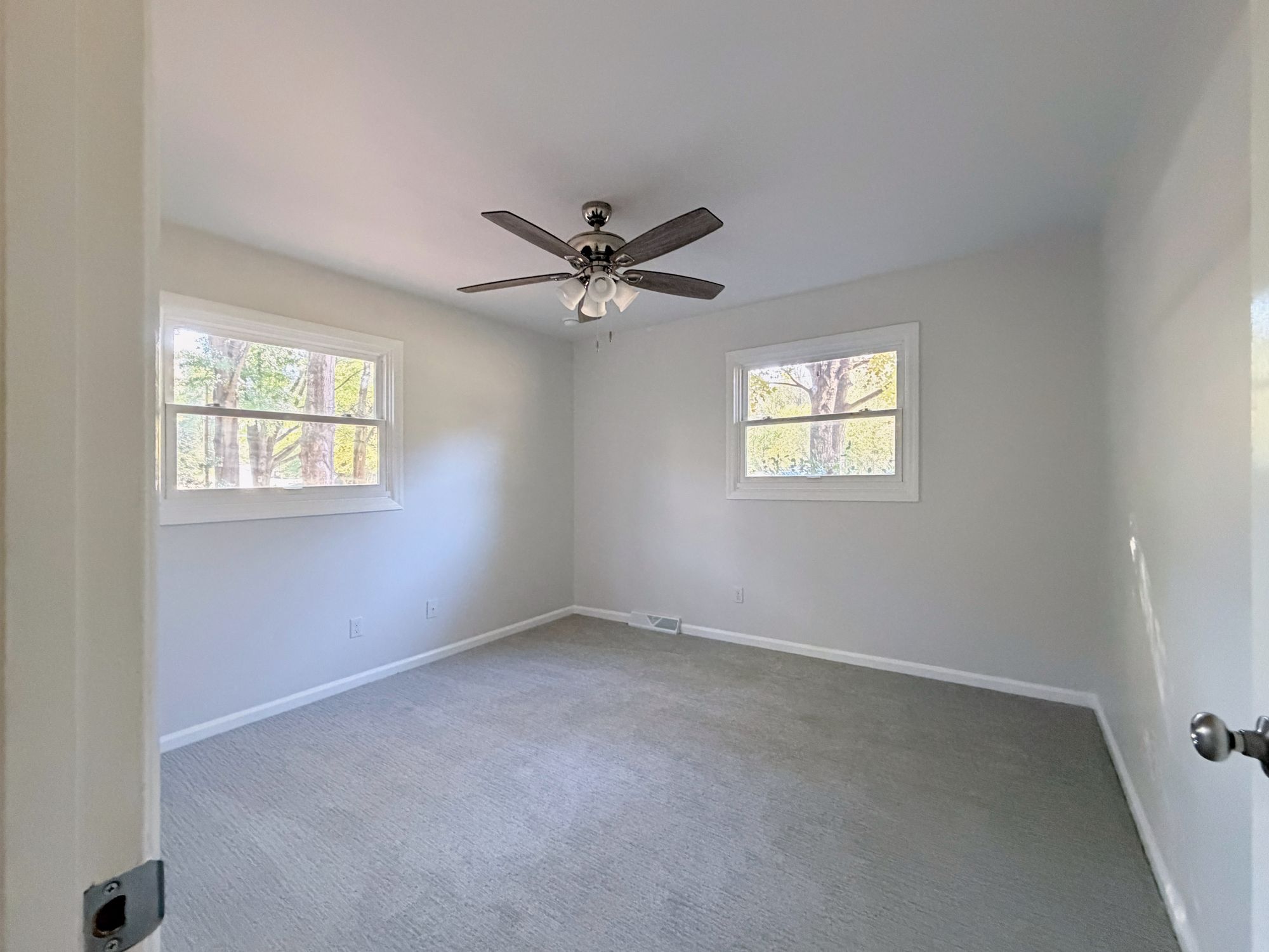 222 Pleasantview Drive — bedroom
