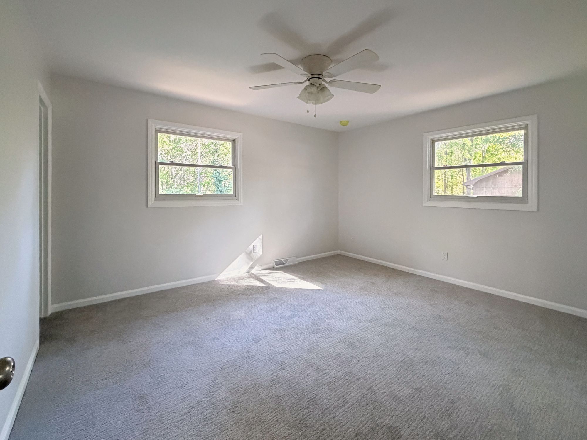 222 Pleasantview Drive — bedroom