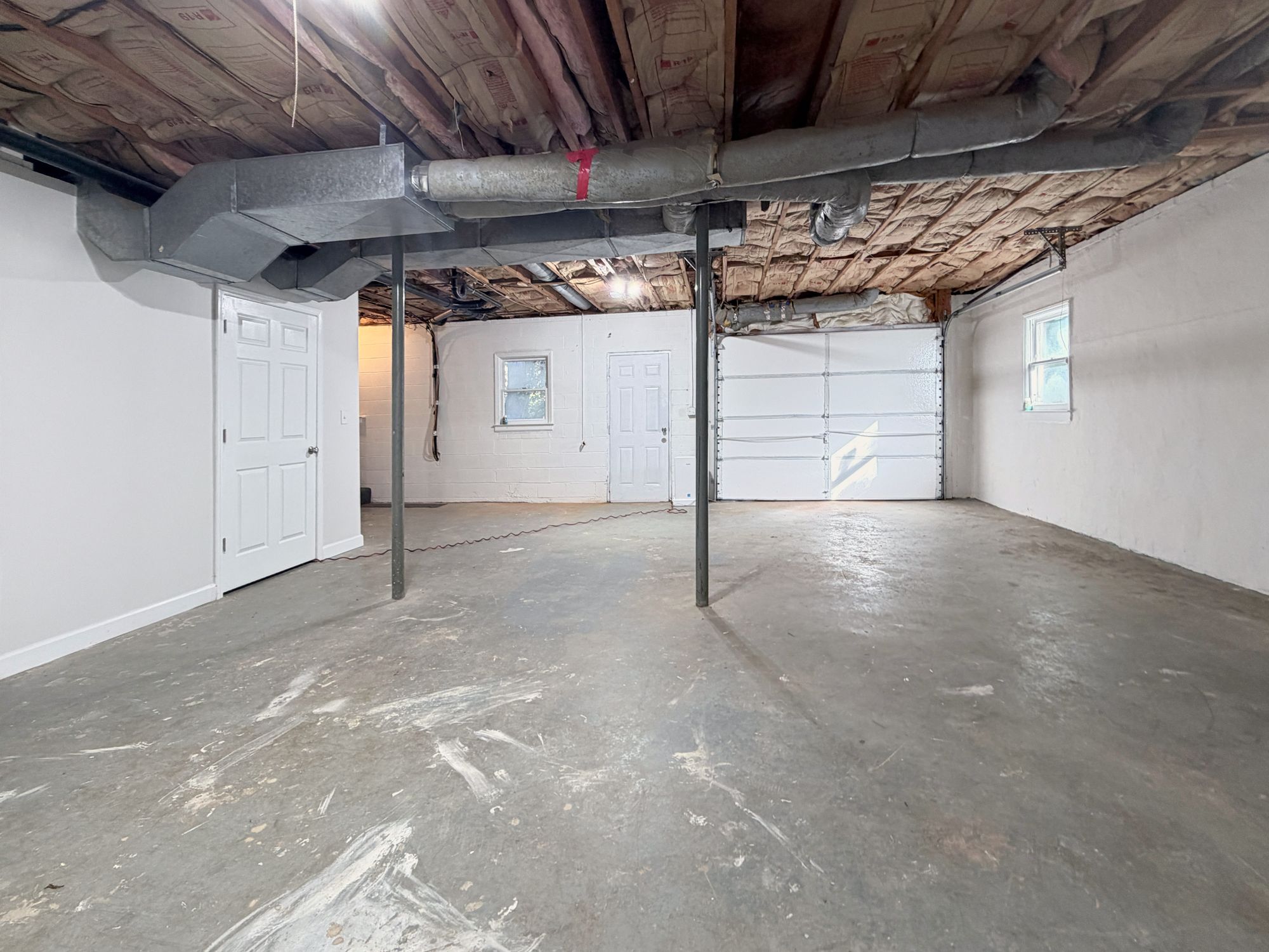 222 Pleasantview Drive — basement / garage