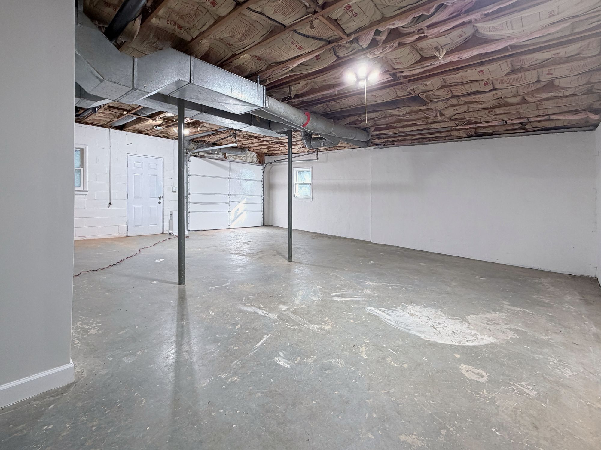 222 Pleasantview Drive — basement / garage
